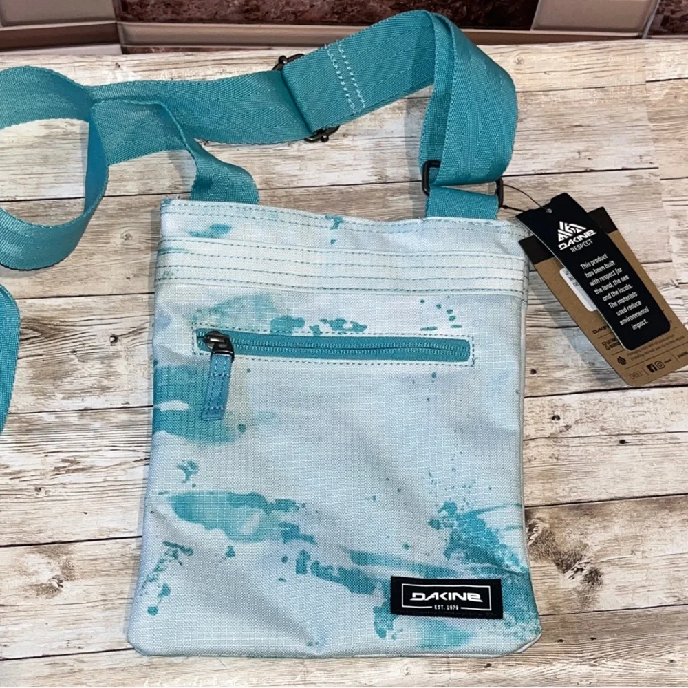 NWT Dakine JIVE Teal & White crossbody Messenger Bag